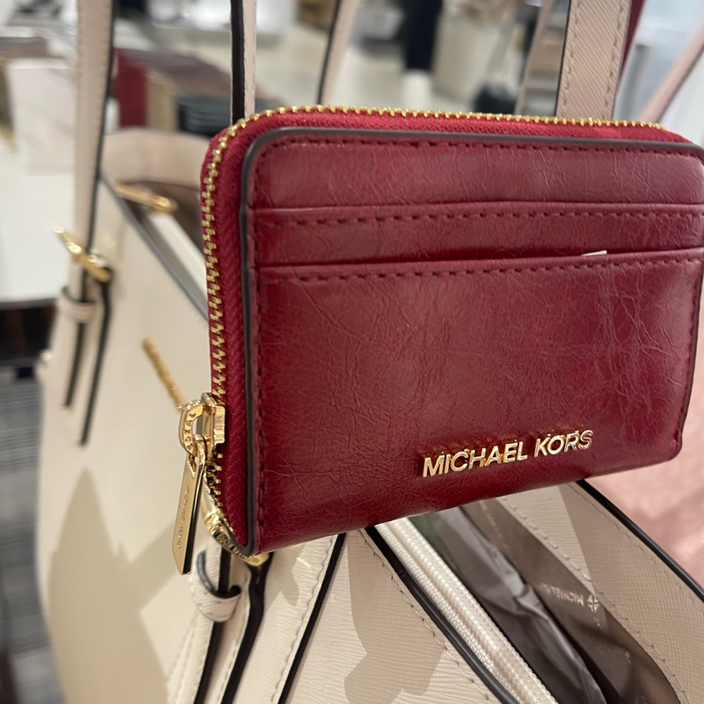 MICHAEL KORS Jet Set Medium Distressed Zip Around Card Case
Cherry 
NWT - Picture 10 of 16